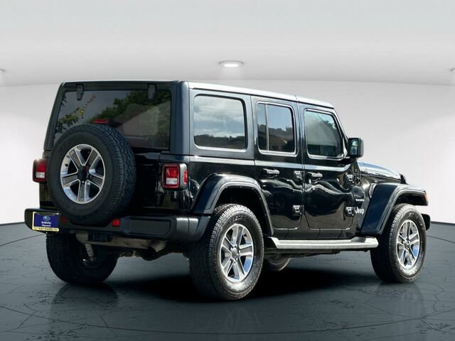 Used 2022 Jeep Wrangler Unlimited Sahara AWD/4WD image 6