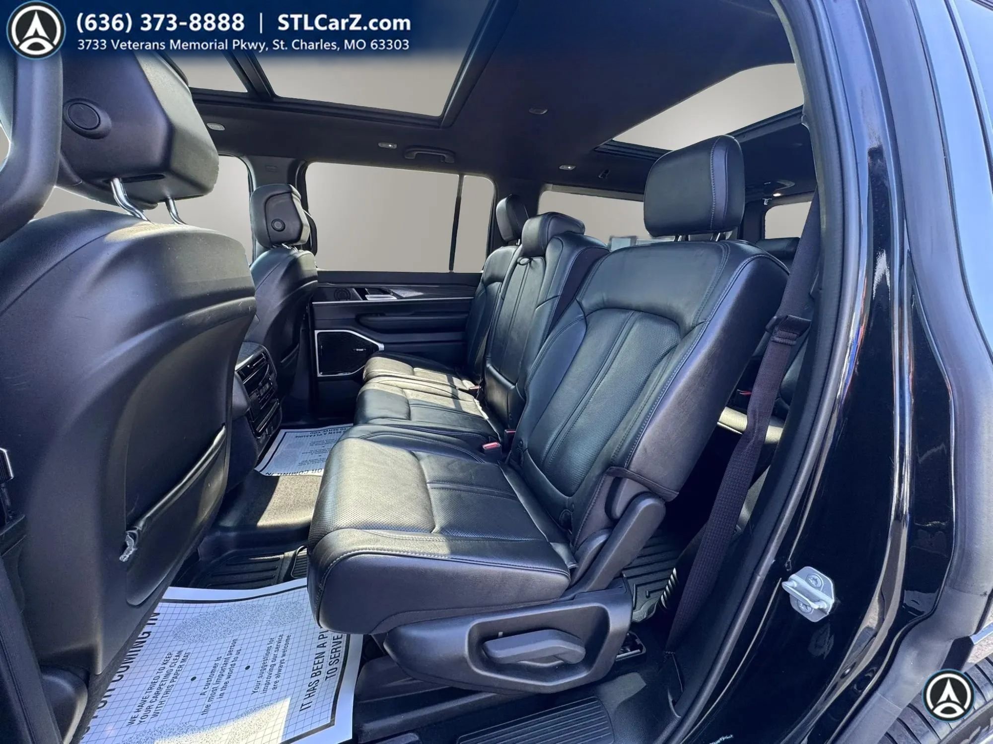 Used 2022 Jeep Wagoneer Series III w/ Premium Group I AWD/4WD image 12