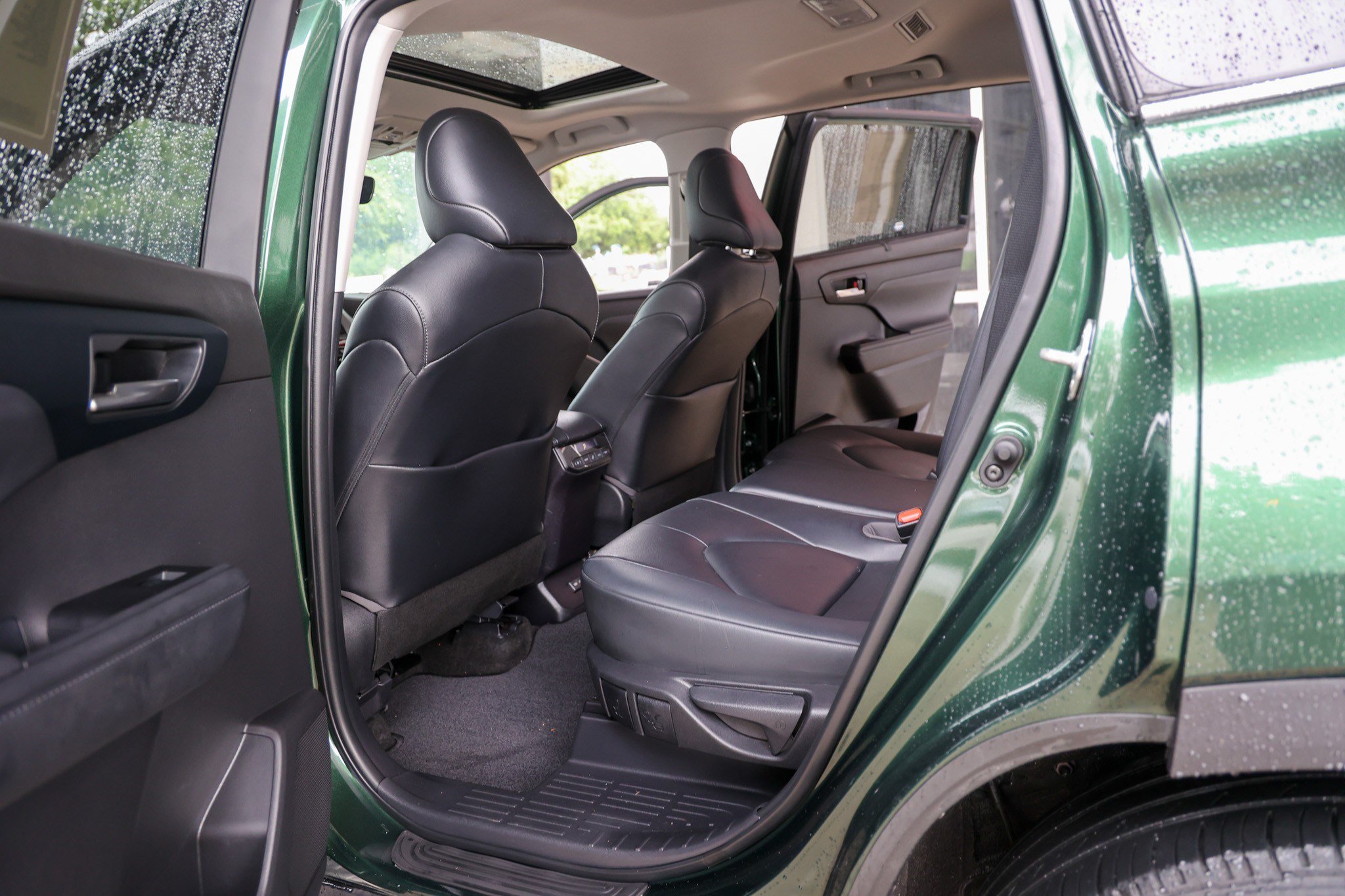Used 2023 Toyota Highlander XLE FWD image 51