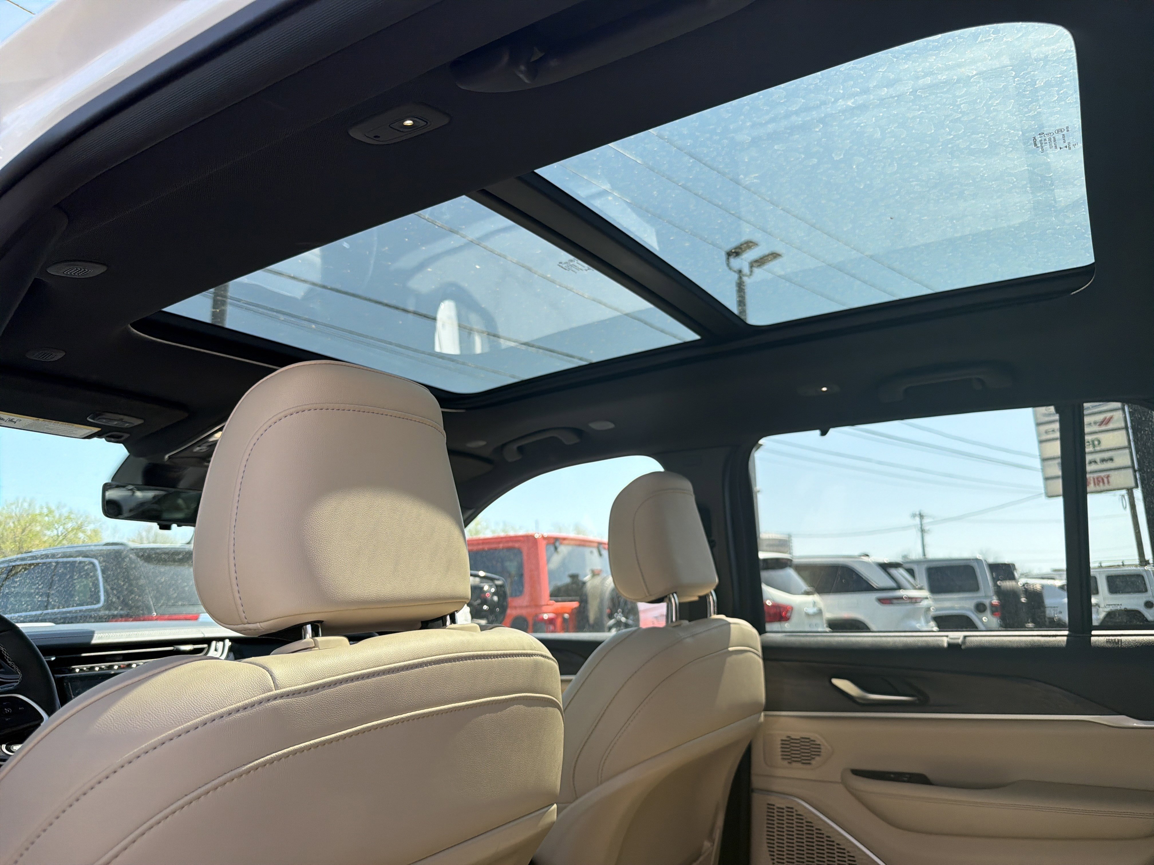 Certified 2022 Jeep Grand Cherokee Limited 4xe w/ Luxury Tech Group II AWD/4WD image 14