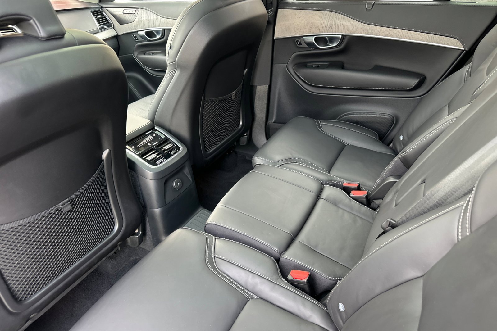 Certified 2025 Volvo XC90 T8 Ultra w/ Protection Package Premier image 12