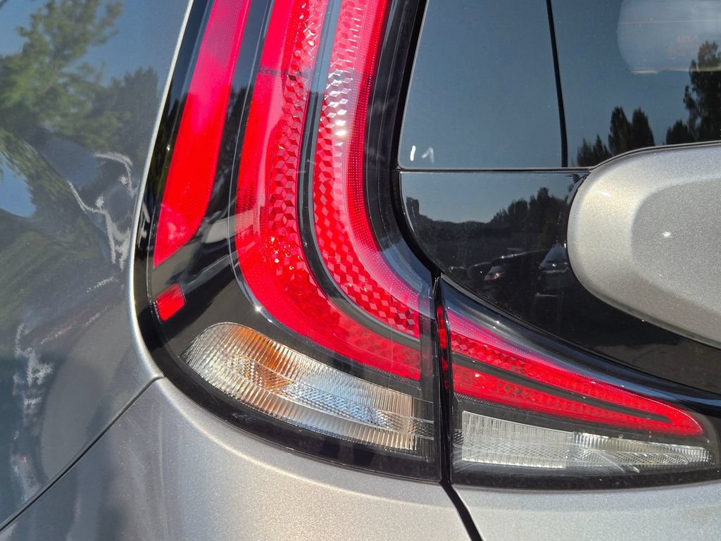 Certified 2025 Kia Soul LX w/ LX Technology Package FWD image 11