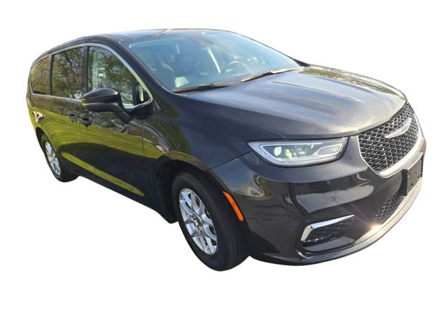 Used 2023 Chrysler Pacifica Touring-L image 1