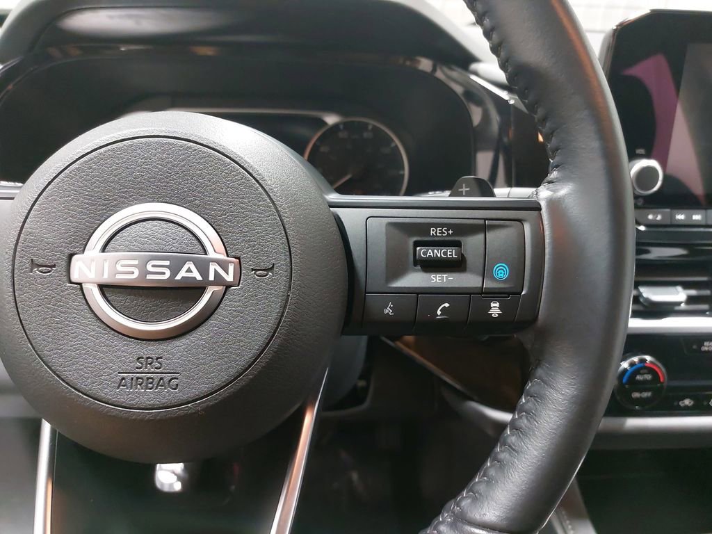 Used 2025 Nissan Pathfinder SV image 19