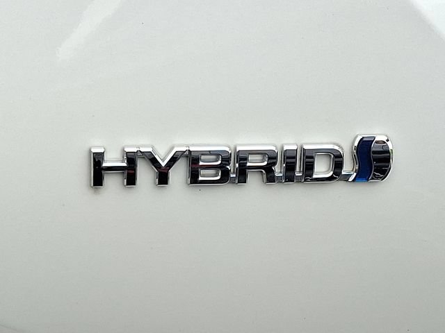 Used 2022 Toyota Prius LE FWD image 4