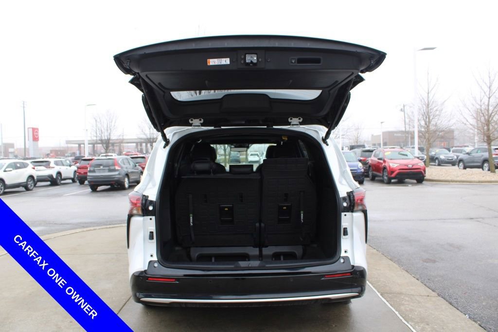 Used 2025 Toyota Sienna Platinum image 10