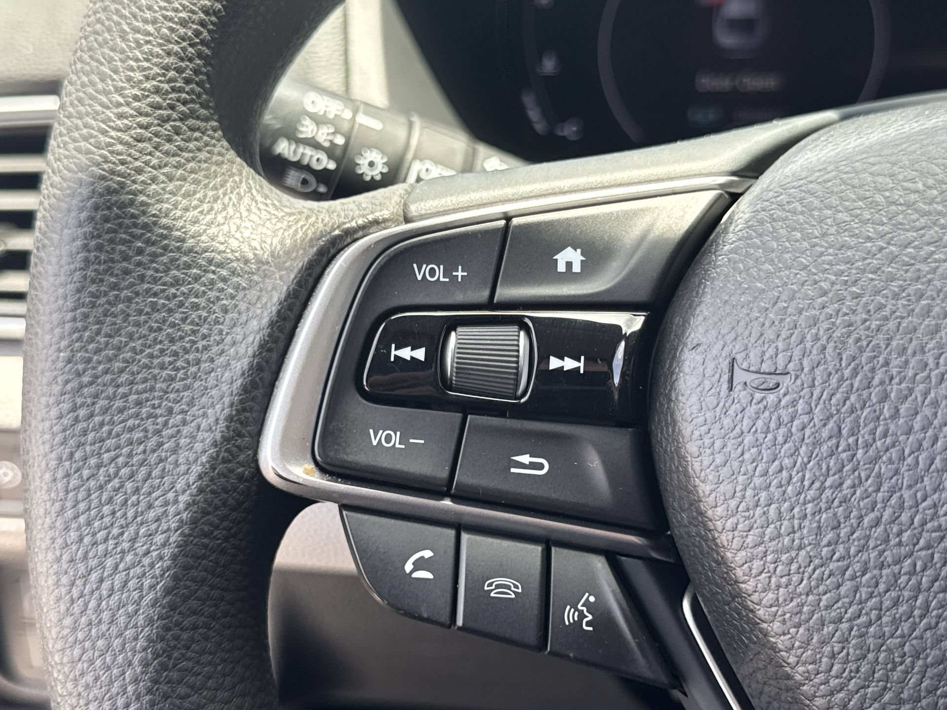 Used 2018 Honda Accord EX image 29