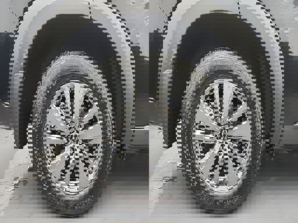 New 2025 Nissan Pathfinder S image 19