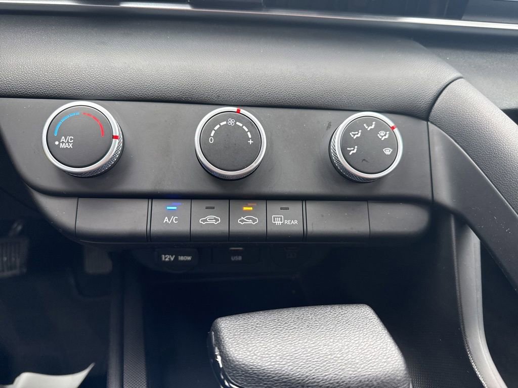 Used 2026 Hyundai Elantra SE image 24