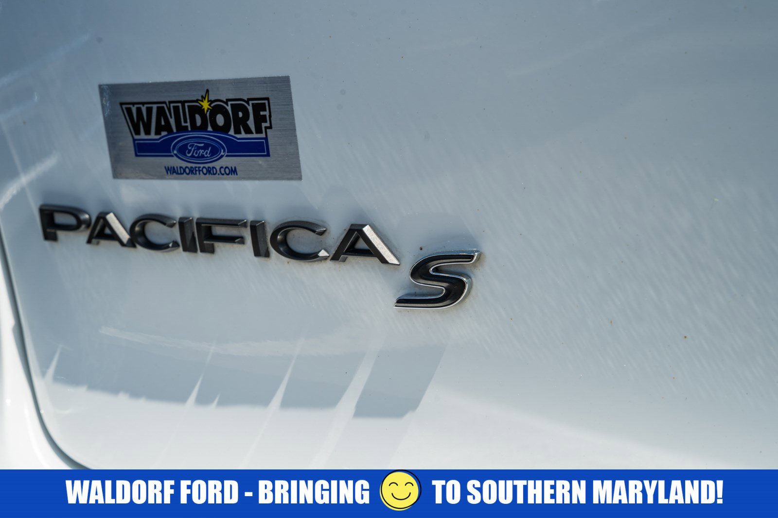 Used 2022 Chrysler Pacifica Touring-L w/ S Appearance Package AWD/4WD image 16