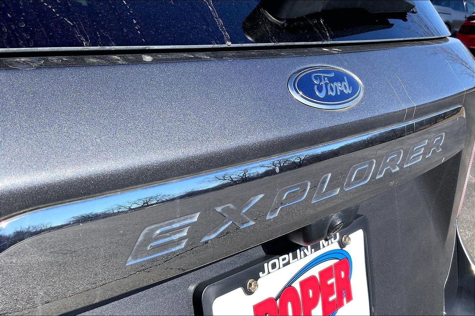 Used 2022 Ford Explorer XLT image 27