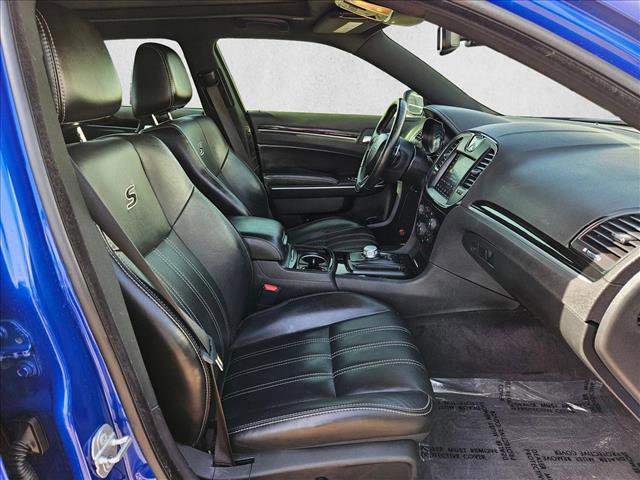 Used 2018 Chrysler 300 S w/ 300S Premium Group RWD image 25