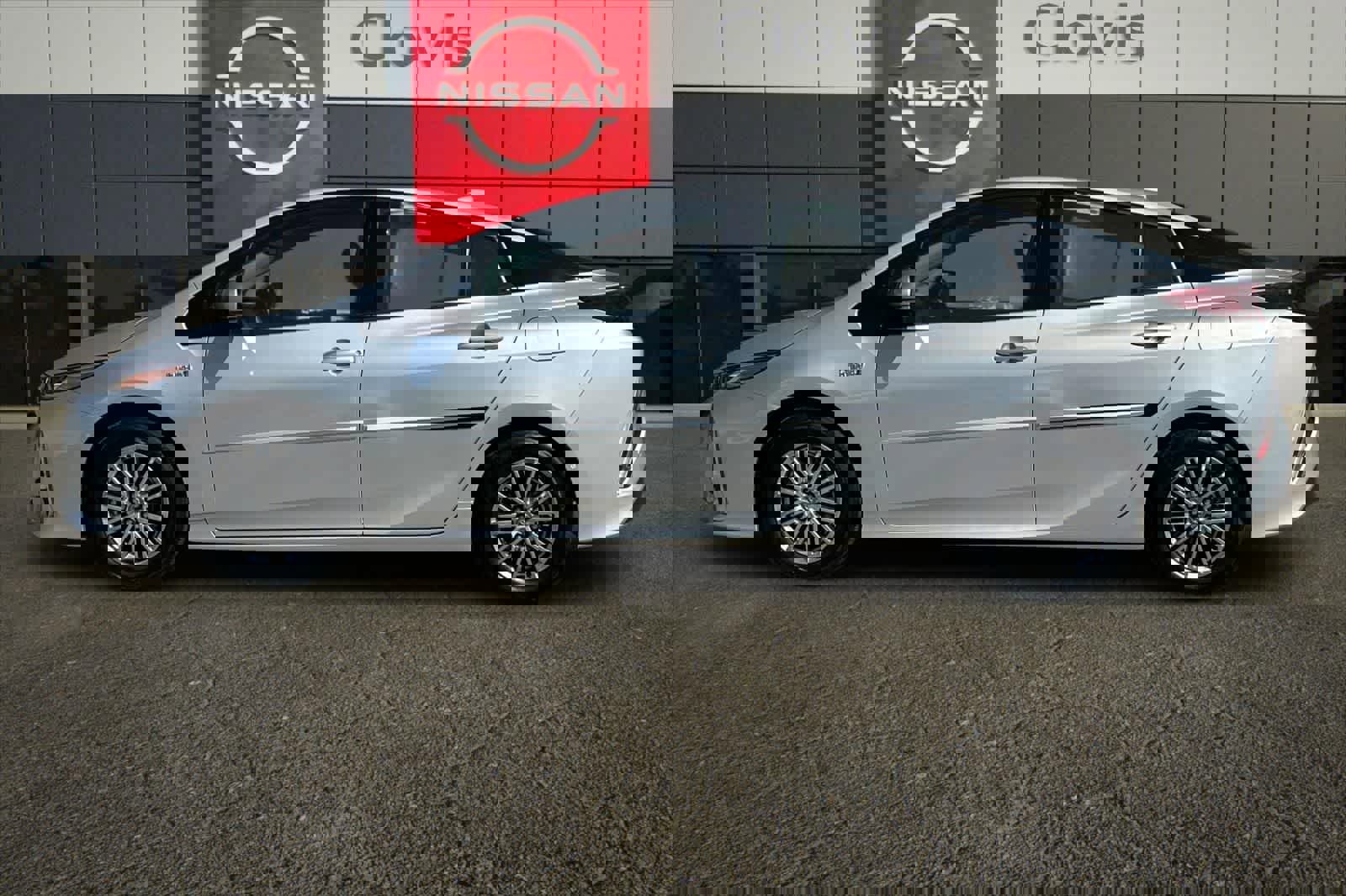 Used 2019 Toyota Prius Prime Advanced w/ Carpet Mat Package image 6