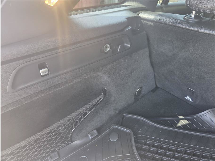 Used 2017 Mercedes-Benz GLC 300 4MATIC image 32