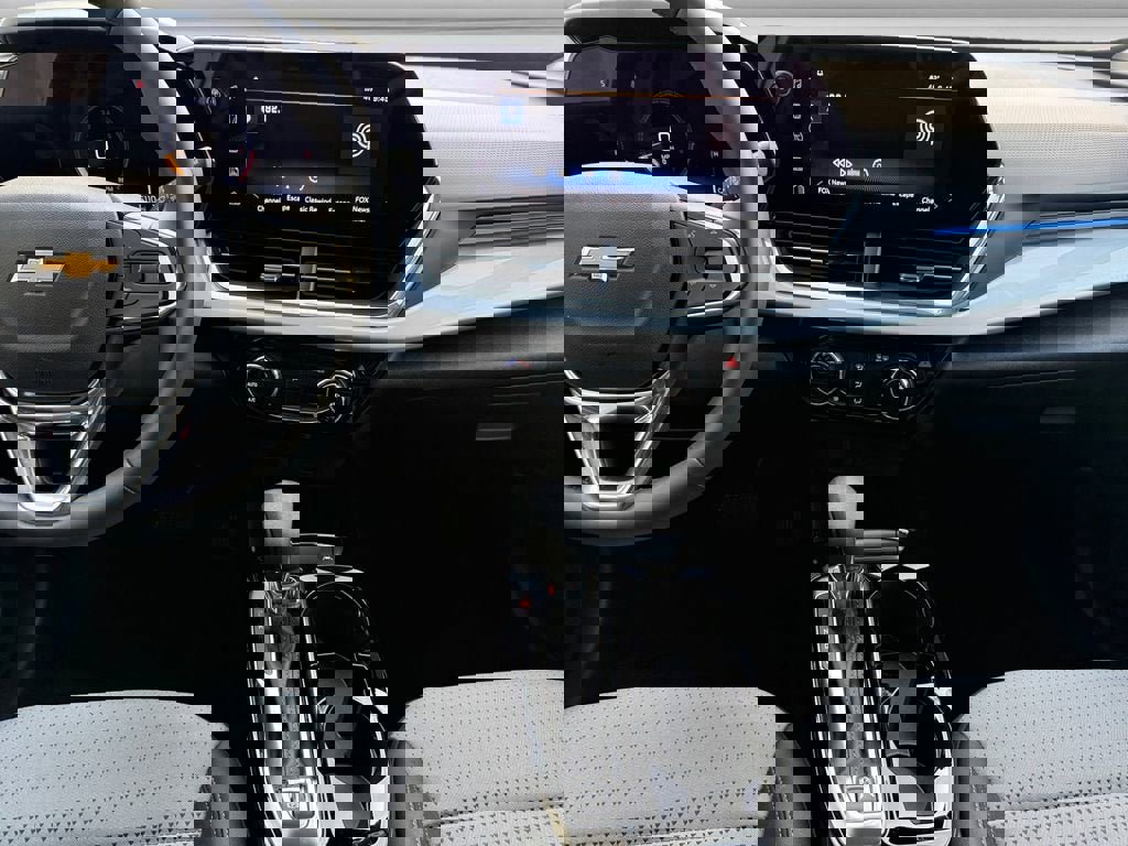 Used 2025 Chevrolet Trax LT w/ Driver Confidence Package image 13