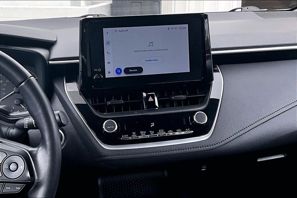 Used 2023 Toyota Corolla SE w/ SE Package image 9