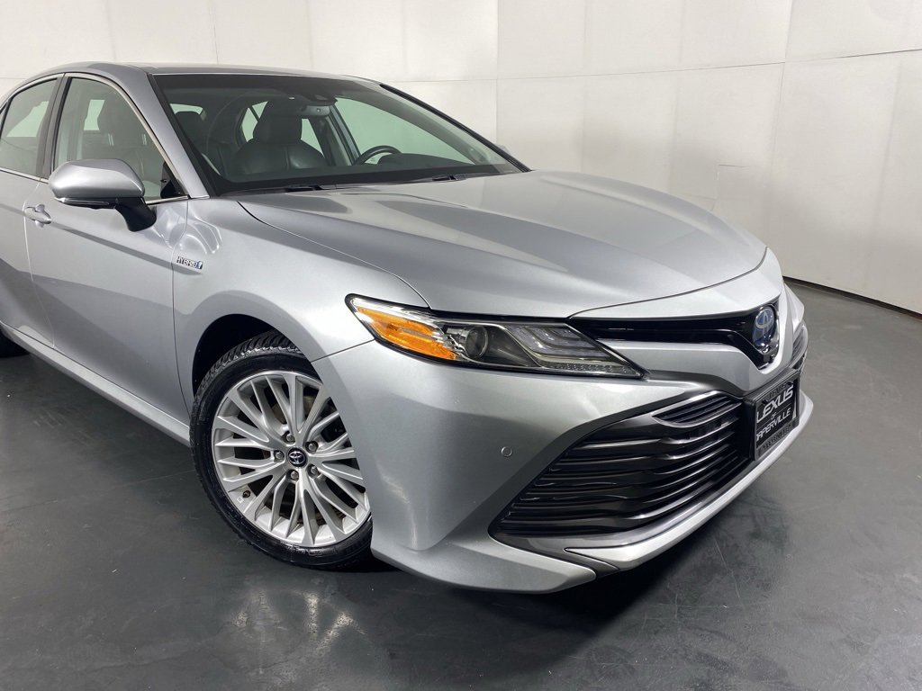 Used 2018 Toyota Camry XLE image 2