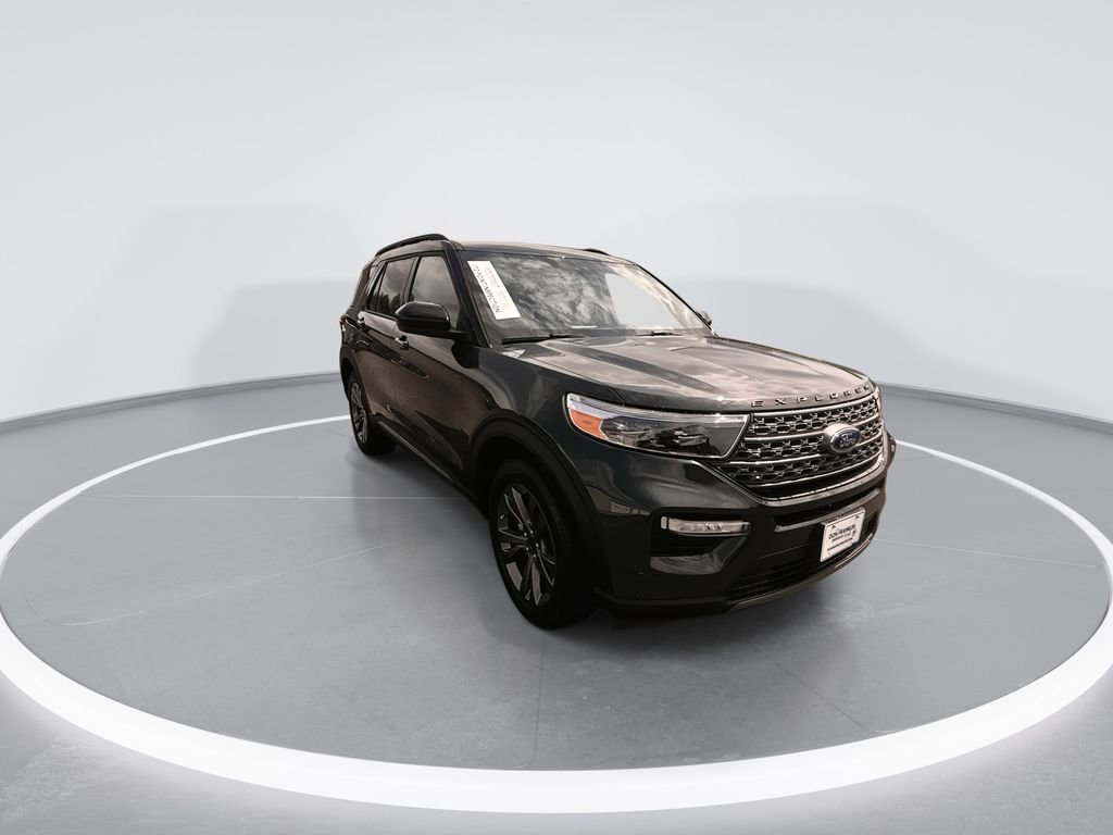 Used 2023 Ford Explorer XLT w/ Equipment Group 202A AWD/4WD image 2