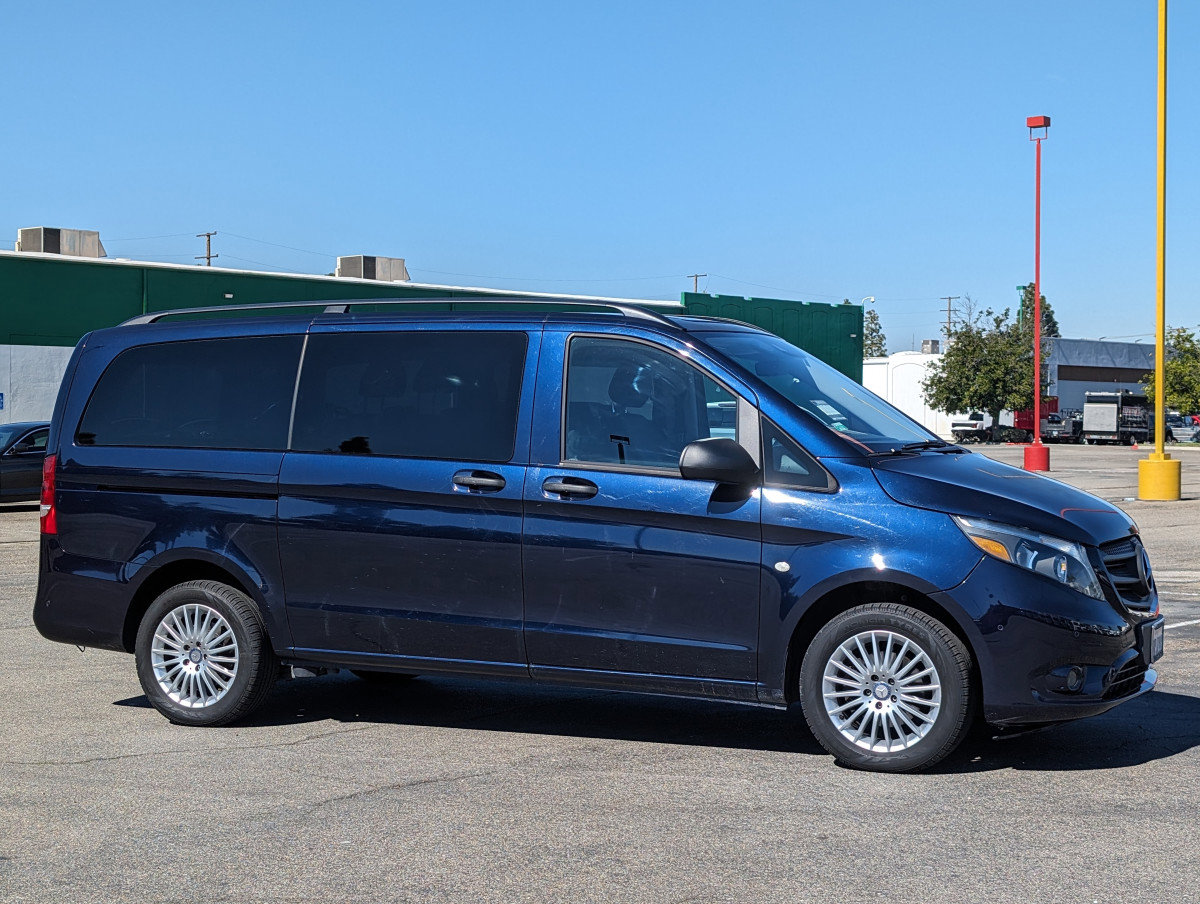 Used 2017 Mercedes-Benz Metris Long Passenger Mini Van image 1