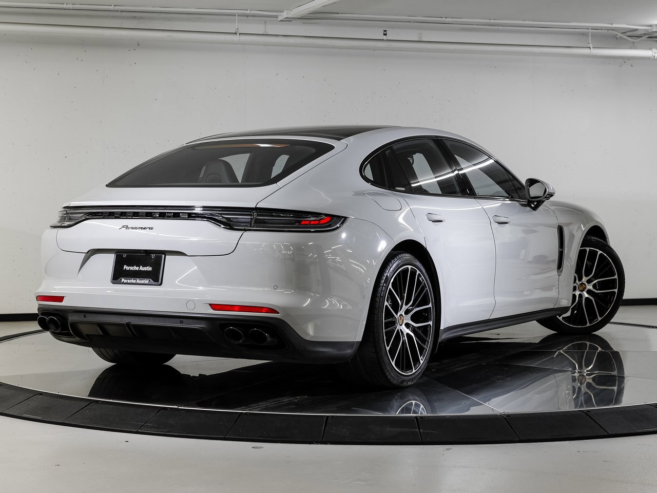 Certified 2023 Porsche Panamera Platinum Edition image 7