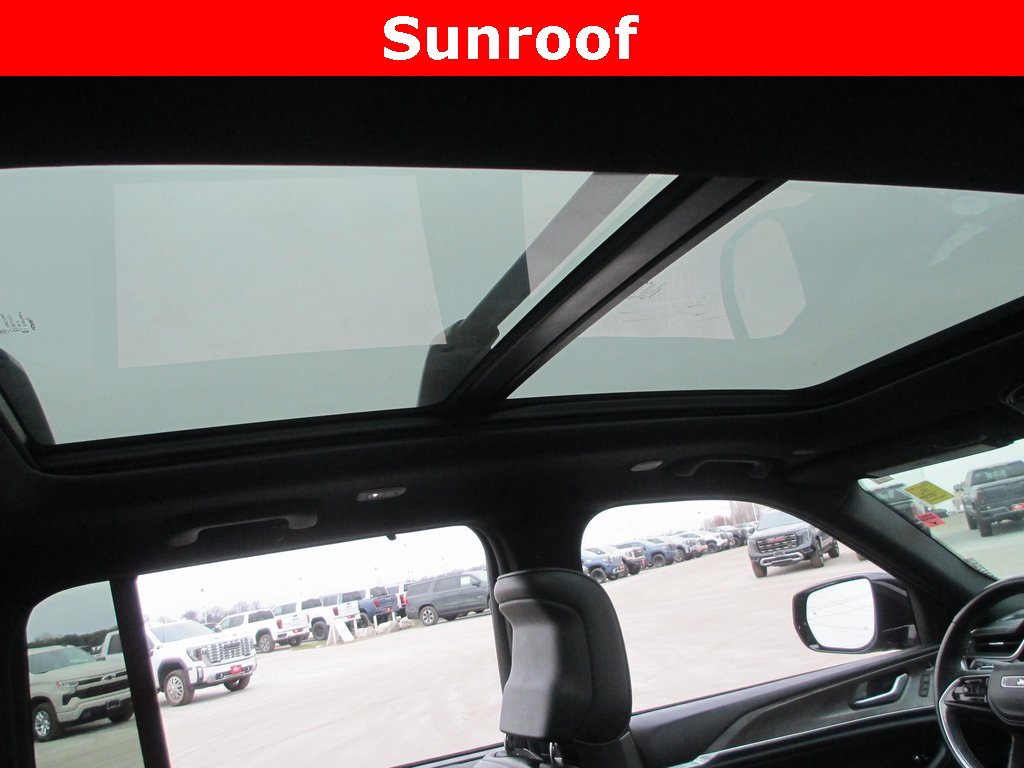 Used 2022 Jeep Grand Cherokee Overland w/ Luxury Tech Group IV image 13