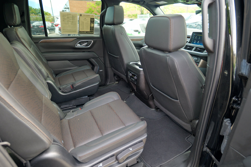 Used 2023 Chevrolet Suburban High Country AWD/4WD image 32