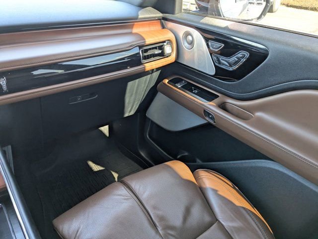Used 2021 Lincoln Aviator Reserve w/ Equipment Group 201A image 18