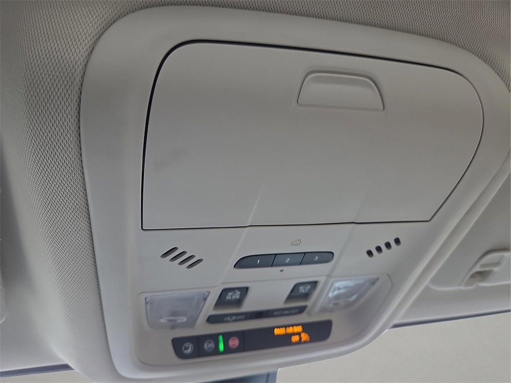 Used 2023 GMC Acadia Denali w/ Denali Ultimate Package image 17