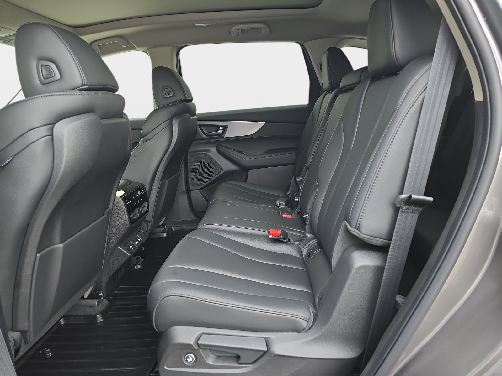 Used 2024 Acura MDX SH-AWD image 17