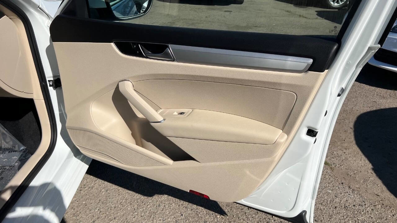 Used 2017 Volkswagen Passat 1.8T S image 24