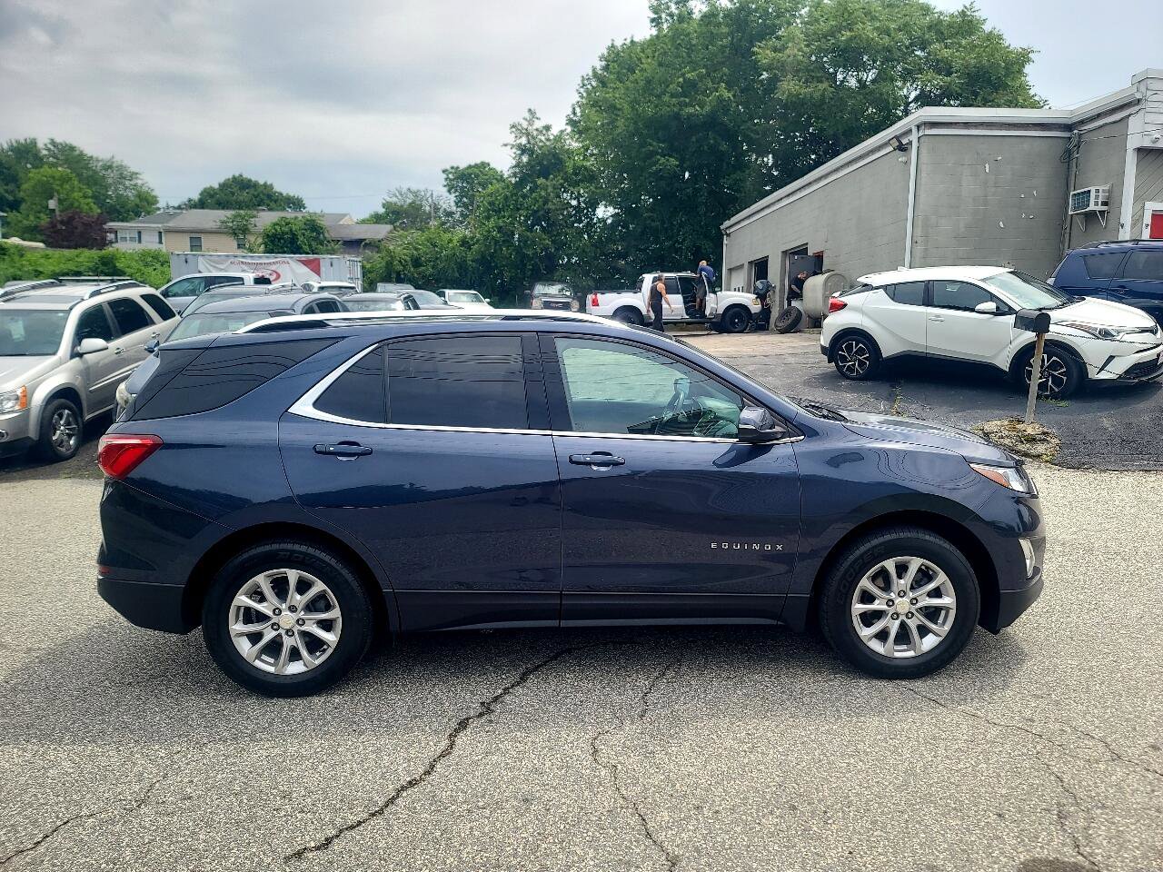 Used 2018 Chevrolet Equinox LT w/ Sun & Infotainment Package image 8