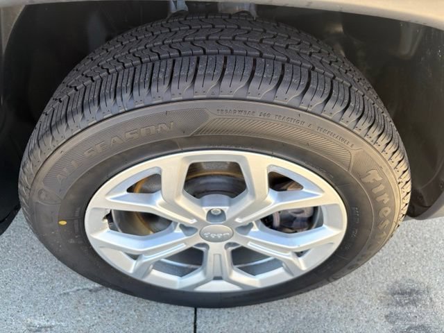 Used 2024 Jeep Compass Latitude AWD/4WD image 18