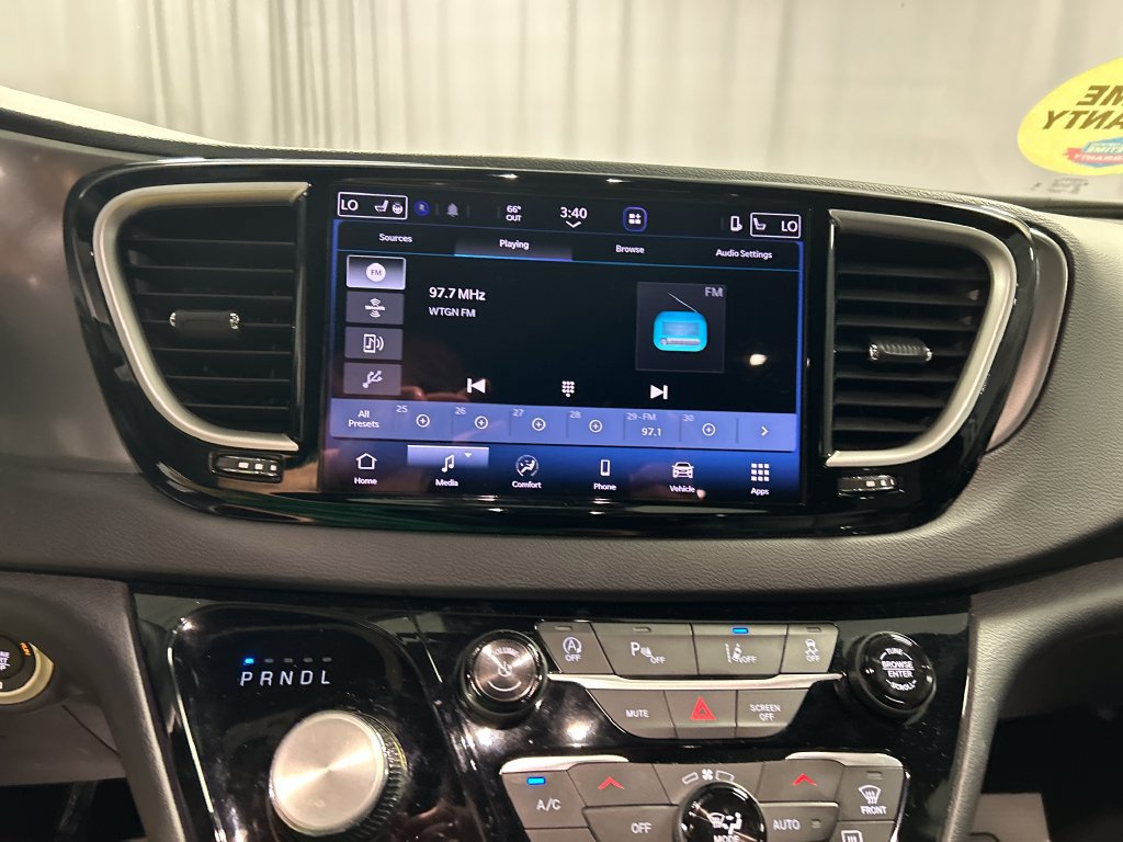 Used 2026 Chrysler Pacifica Select FWD image 17