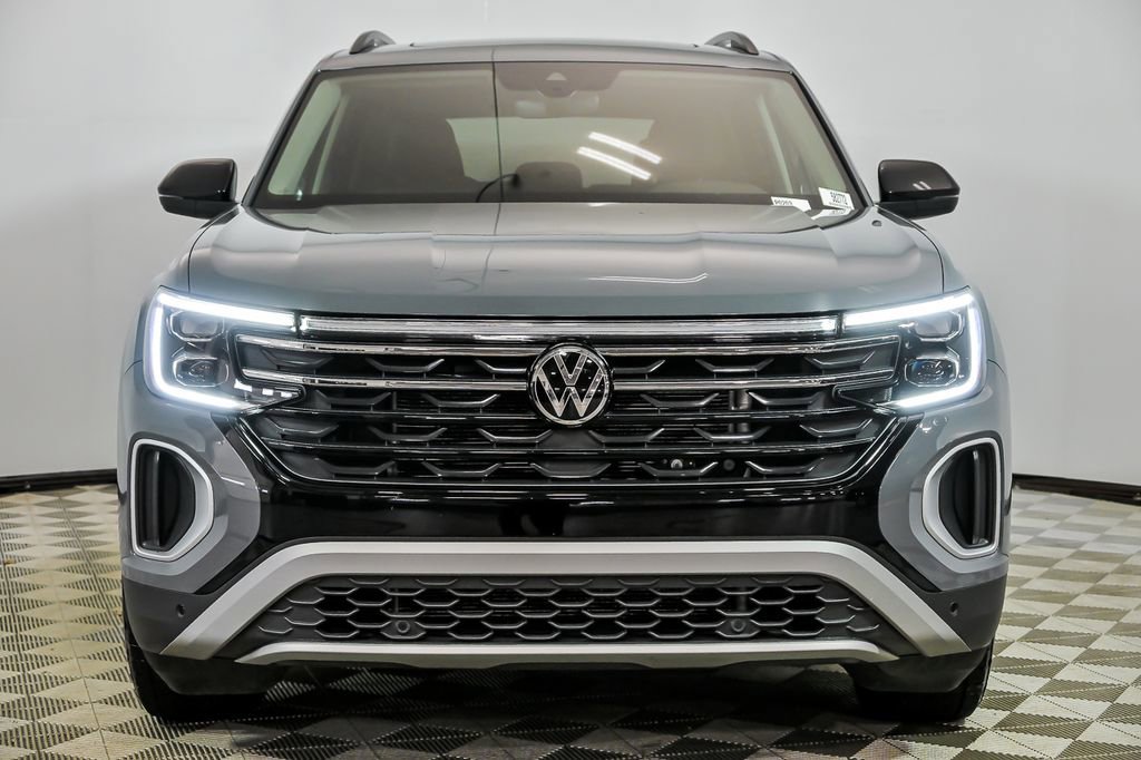 Certified 2025 Volkswagen Atlas Peak Edition SE AWD/4WD image 4