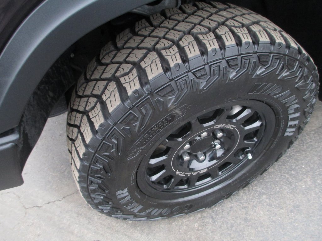 Certified 2024 GMC Sierra 1500 AT4X w/ AT4X AEV Edition image 13