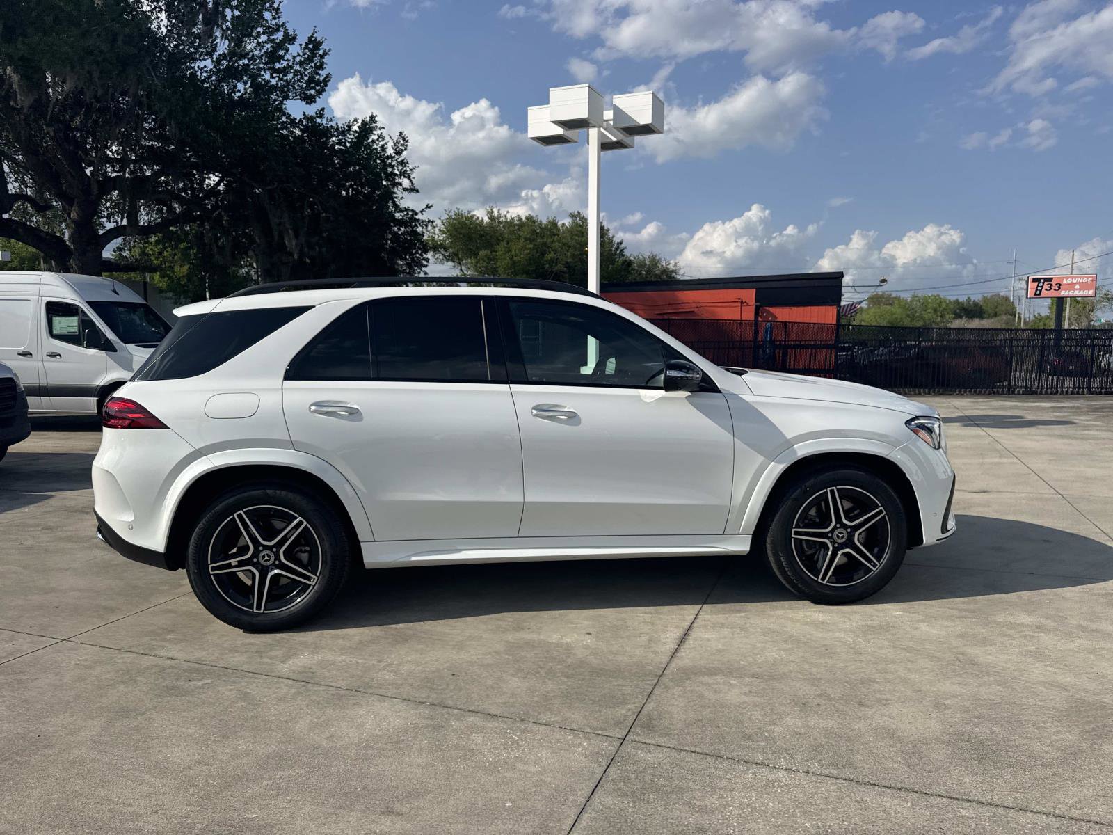 Certified 2025 Mercedes-Benz GLE 450e 4MATIC image 2