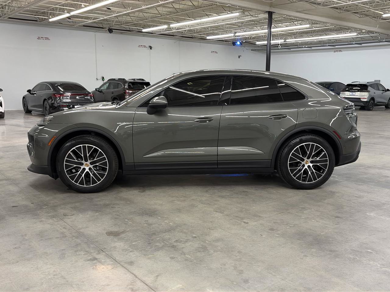 Used 2025 Porsche Macan Electric w/ Premium Package RWD image 13