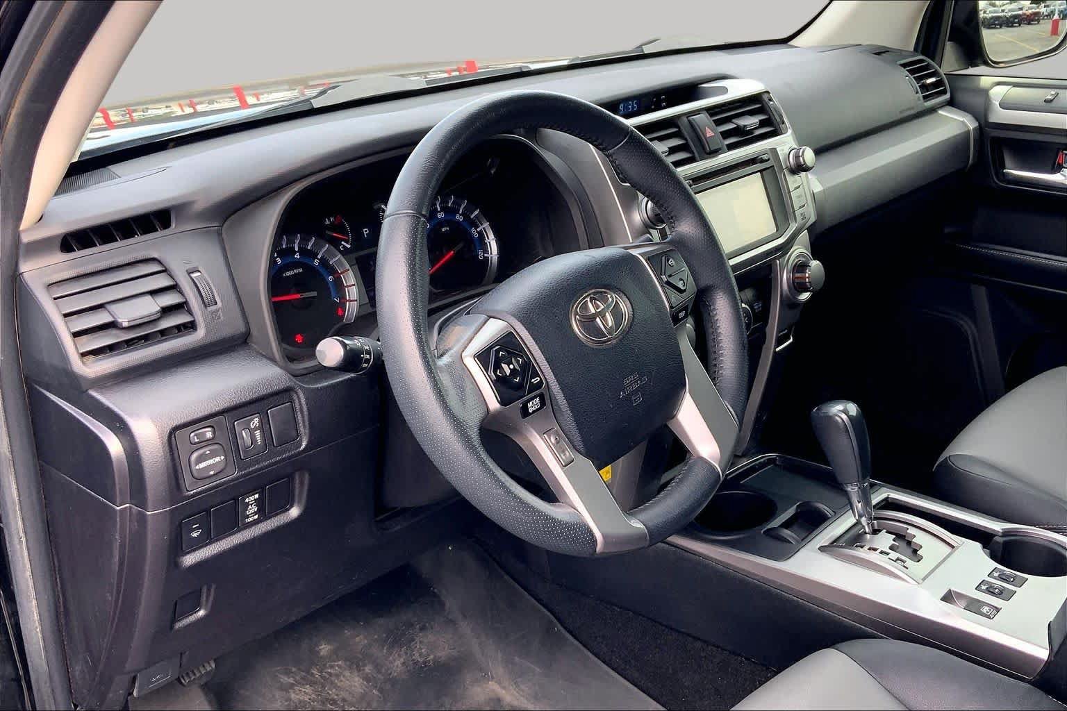 Used 2018 Toyota 4Runner SR5 Premium RWD image 18
