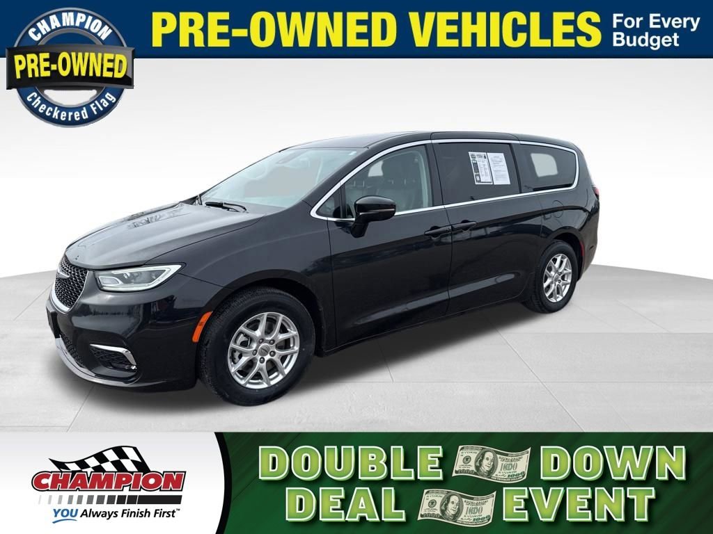 Used 2024 Chrysler Pacifica Touring-L image 1