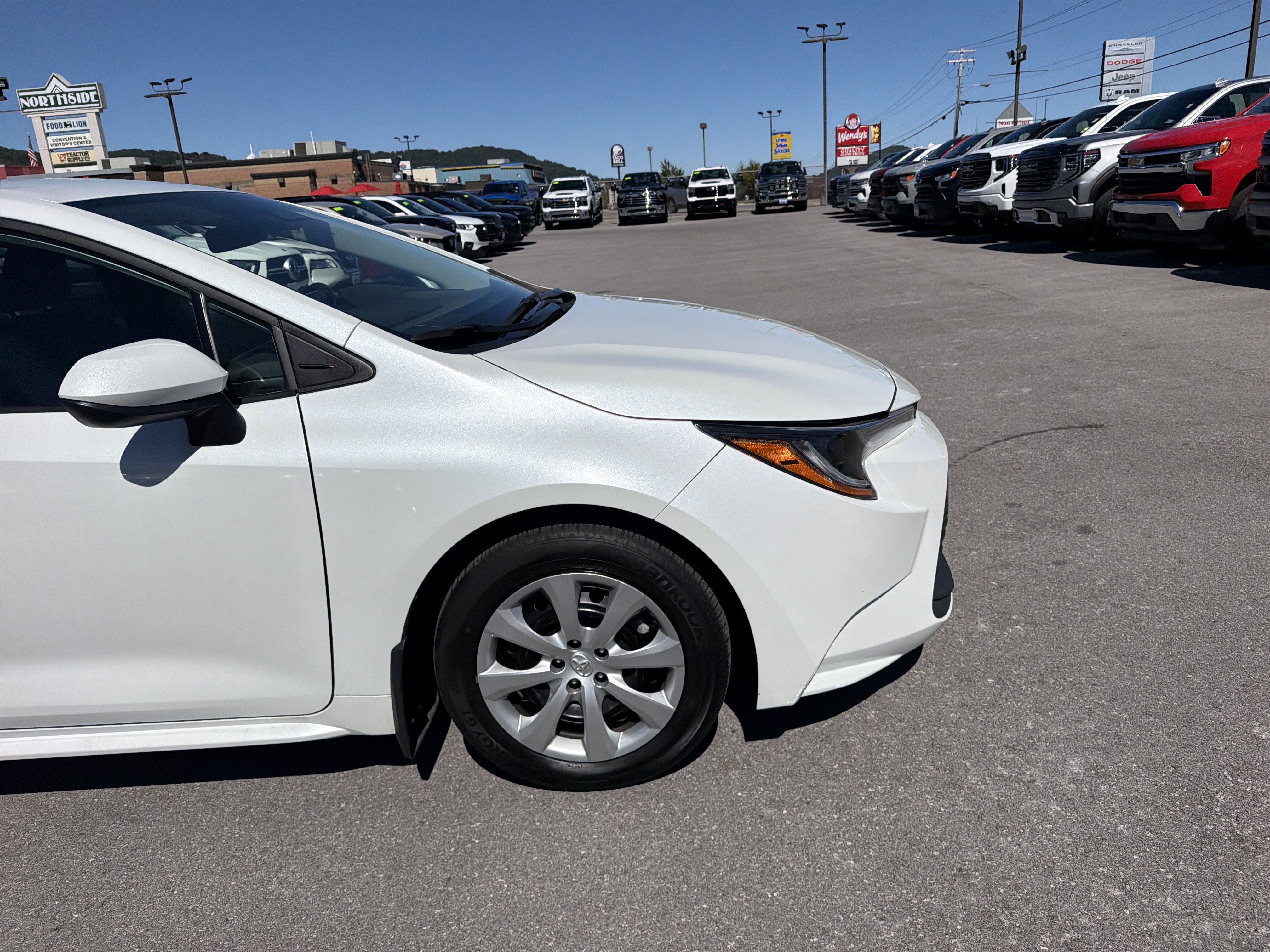 Used 2025 Toyota Corolla LE FWD image 3