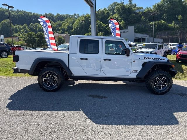 Used 2025 Jeep Gladiator Mojave w/ Convenience Group AWD/4WD image 2