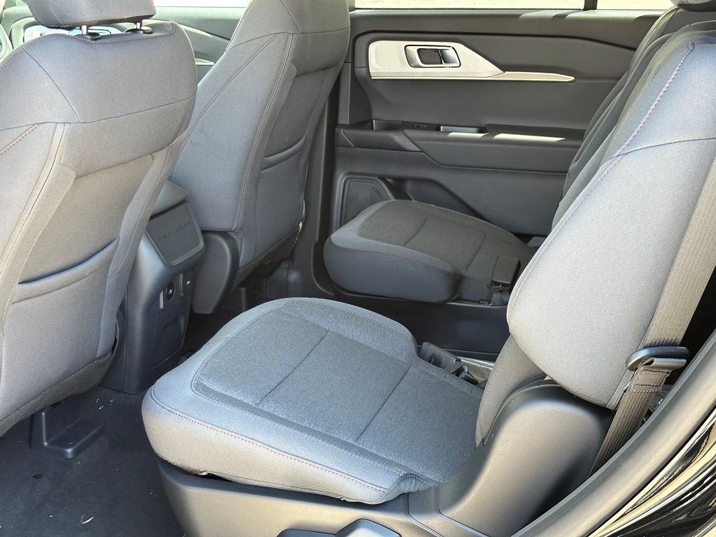 New 2026 Ford Explorer Active RWD image 7
