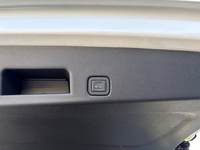 Used 2026 GMC Acadia Elevation w/ Elevation Premium Package FWD image 18