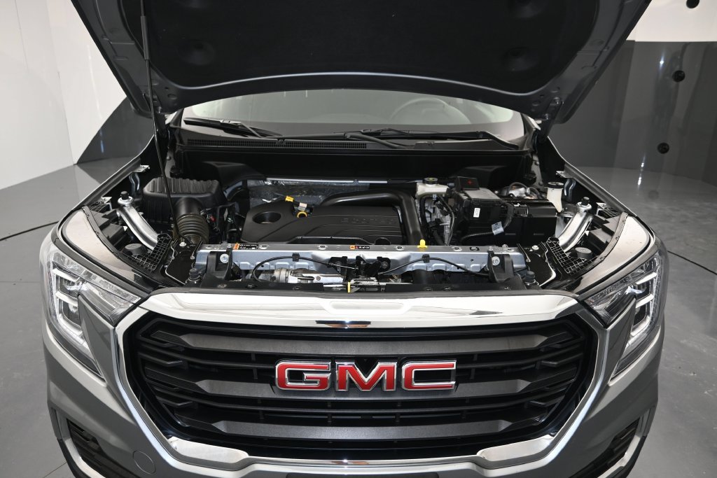 Used 2024 GMC Terrain SLE AWD/4WD image 27
