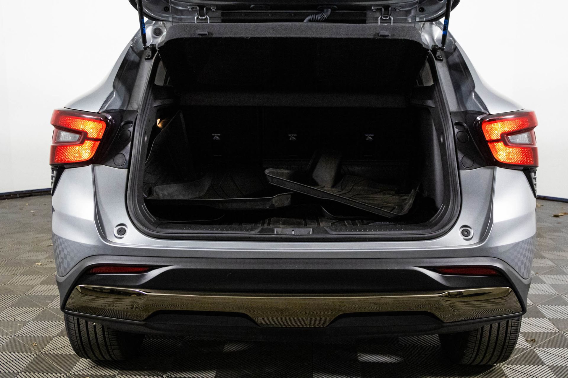 Used 2024 Chevrolet Trax ACTIV w/ Sunroof Package image 37