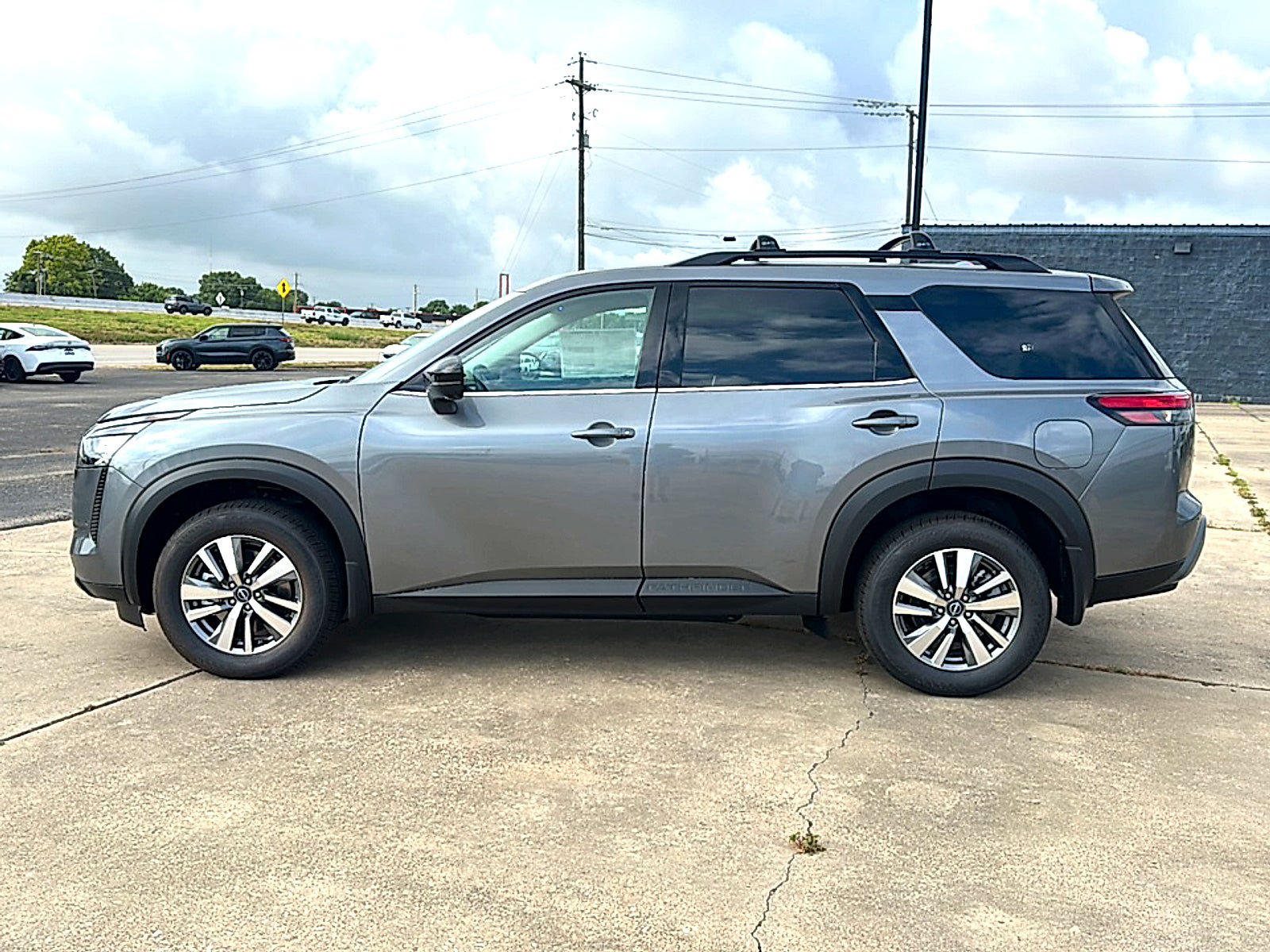 New 2026 Nissan Pathfinder SL FWD image 5