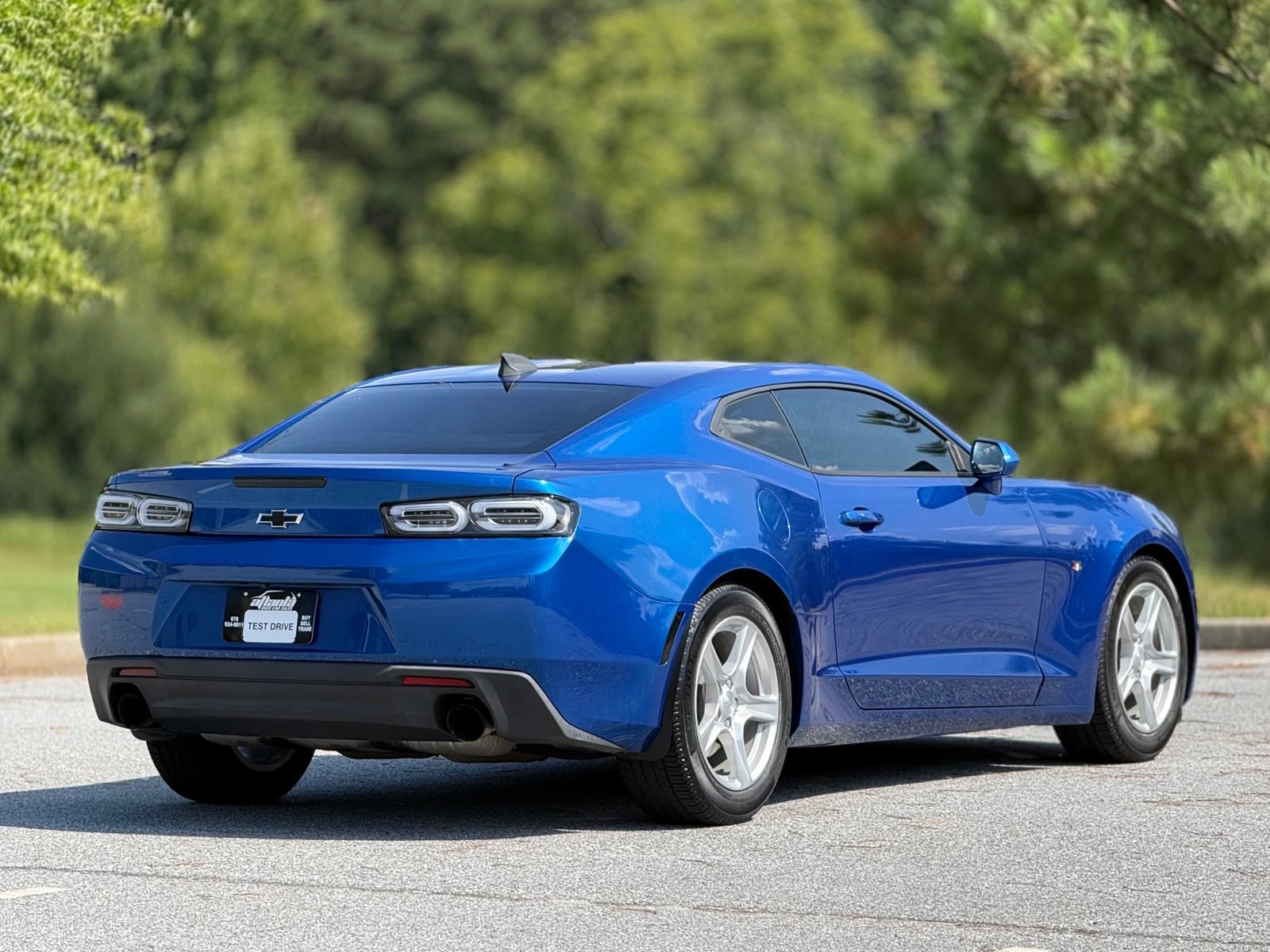 Used 2017 Chevrolet Camaro LT w/ Technology Package RWD image 11