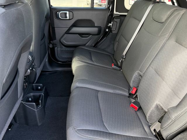 Used 2022 Jeep Wrangler Unlimited Sahara image 29