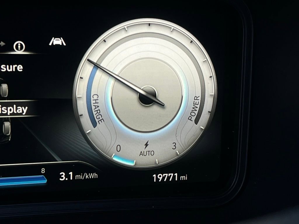 Used 2022 Hyundai Kona Limited w/ Cargo Package image 14