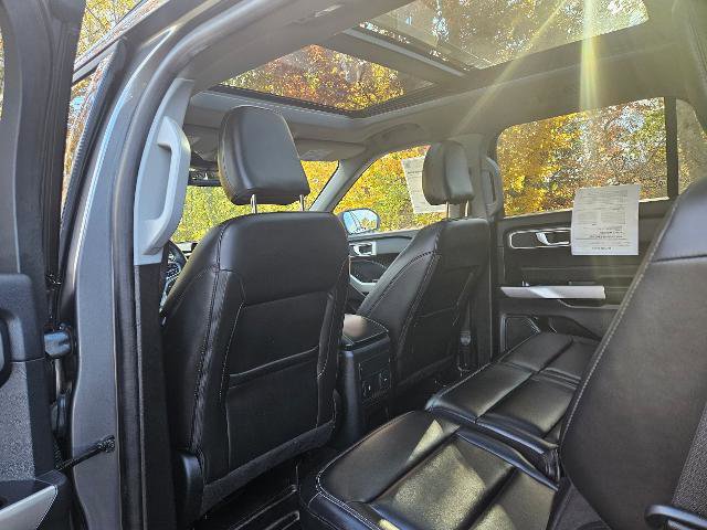 Certified 2022 Ford Explorer XLT w/ Equipment Group 202A AWD/4WD image 10